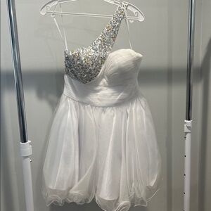 Elegant White One-Shoulder Dress